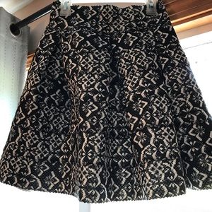 Women’s black and white patterned skirt